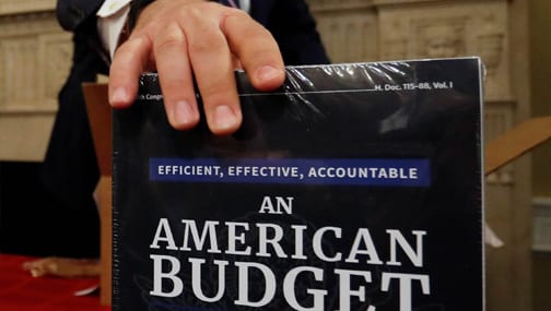 «Илиамериканцампридетсявитогесеквестироватьбюджет,илидефицитвг.вполнеможетдостигнуть$трлн.»