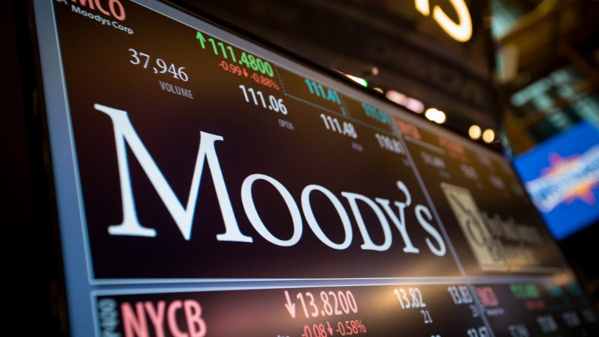 Moody’s изменило прогноз рейтинга США со стабильного на негативный