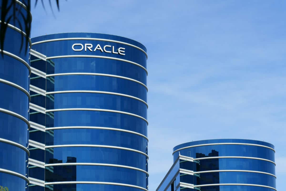 Oracle хочет стать Большим братом!